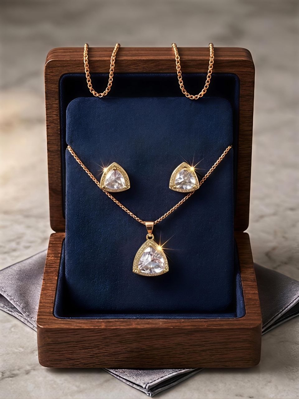 Luxe triangle pendant set