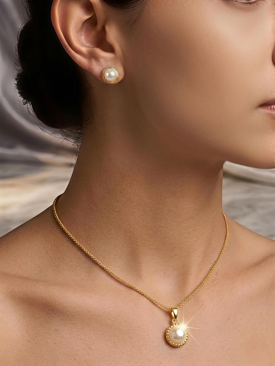 Nyra crystal pendant set