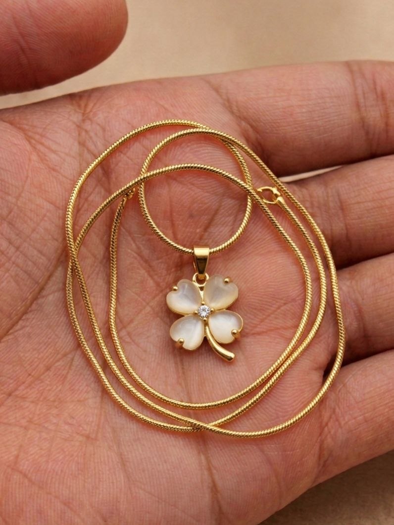 Twinkle Star Necklace