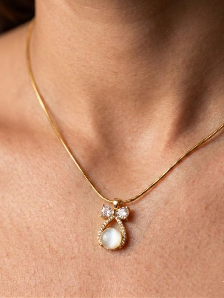 Veloura Chain Pendant