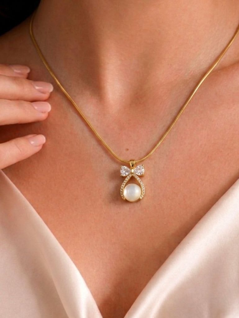 Veloura Chain Pendant