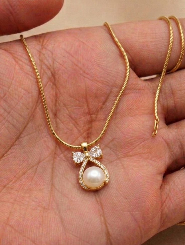 Veloura Chain Pendant